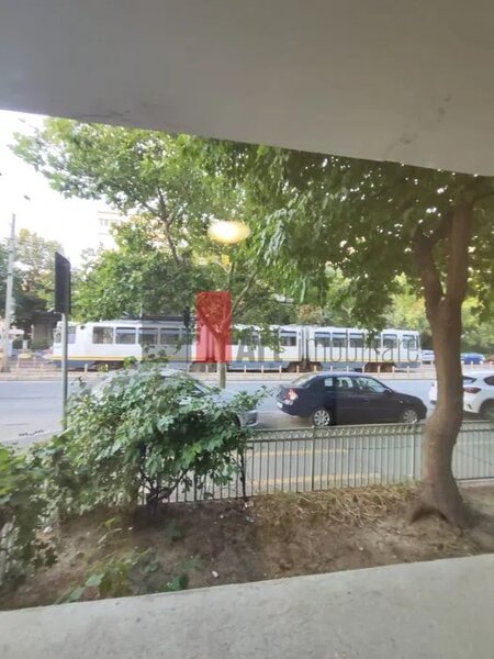 Eroii Revolutiei, spatiu stradal, parter de bloc, trafic pietonal